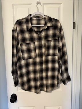 Dynamite Black & Cream Plaid Button-Down Shirt